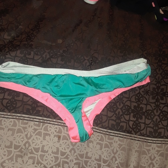 Bikini small - Picture 2 of 3